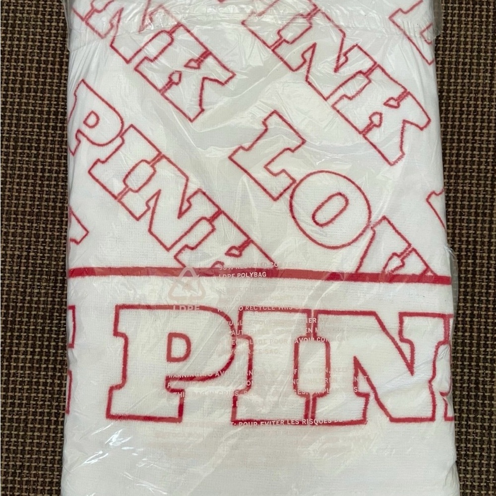 Victoria's Secret Love PINK White & Pink Logo Cotton Bath Beach Towels - 2 Pack - Picture 4 of 5